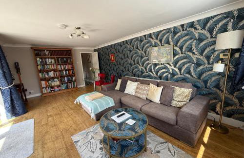 The Nook located in a beautiful garden setting with parking - Foto 3