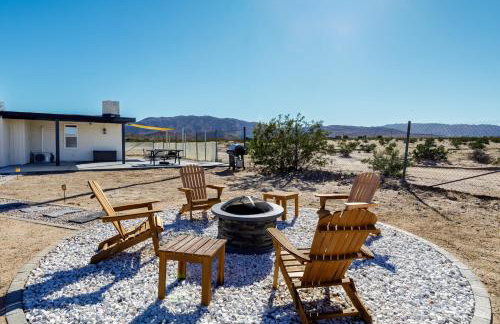 Mid-Century Magic with Mountain Views - Photo 2