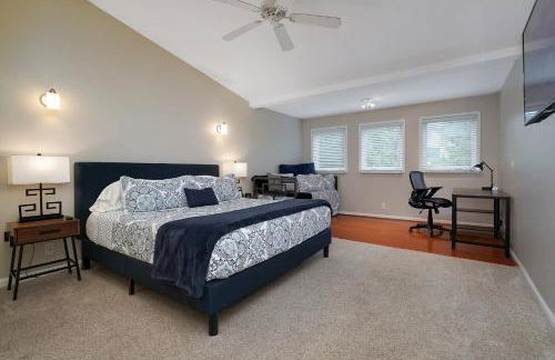 Lux Townhouse, Walk to All, Sleeps 6 Adults - Photo 4