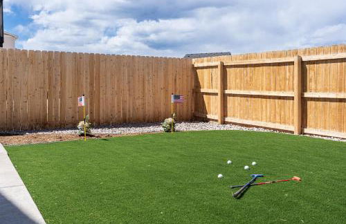 Stylish Luxury Suite: Hot Tub, Mini Golf, MT-Views - Apartment - Foto 16