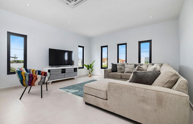 Brand New Modern Villa w 3BR 2 5BA Privatepool - Foto 2