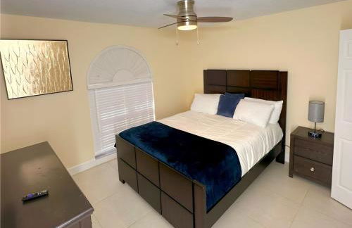 Luxurious 4-Bedroom House with Pool - Foto 23