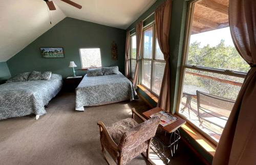 Two-Story Cabin Rental for Large Groups along Hamilton Creek in Marble Falls, Texas - Foto 5