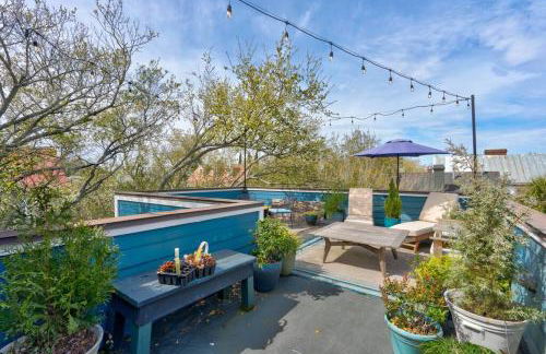 Elegant Sunlit Home with Private Rooftop Oasis - Foto 8