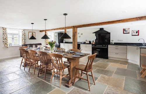 Luxury Farmhouse Retreat with Private Hot Tub & EV - Foto 38