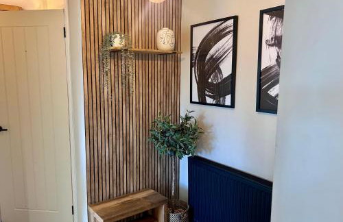 Brand New 2 Bed House - Sleeps 4 - Free Parking - Near HS2 & Drayton Manor - Foto 11