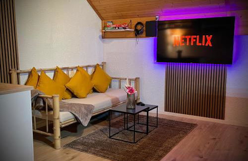 Stay by Home Deluxe Apartment WiFi-PS4-TV-Loft-Bath-Kitchen - Foto 17