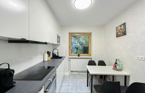 ALFA Apartment Stuttgart Mitte 2 Zimmer City-Lage Berliner Platz Balkon Netflix Küche WM l 2BR 5 Beds 6 People l Fully equipped Kitchen & Bathroom - Photo 28