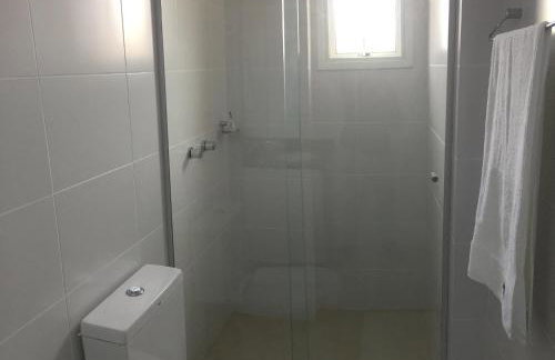 609-Apartamento Encantador, com 1 vaga de GARAGEM, Todo Mobiliado e Decorado, Edificio com Academia, Lavanderia, Excelente localização no Rebouças, Proximo ao Batel e Centro - Foto 16