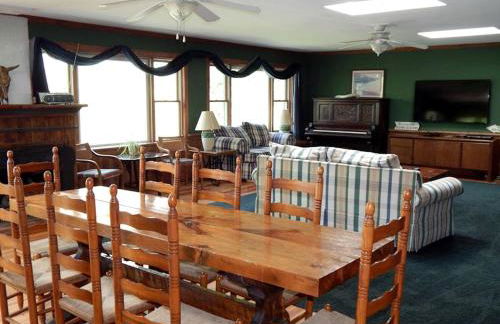 Secluded Cabin Rental for a Large Group Getaway on the Shenandoah River near Luray, Virginia - Photo 13