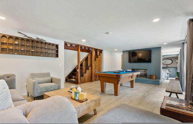 Spacious Family Home w Pool Hot Tub Large Yard - Photo 4