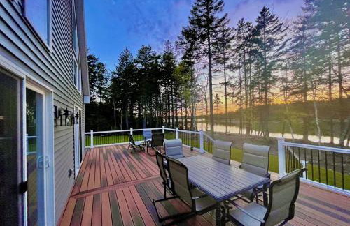 Luxury Waterfront Retreat with Hot Tub Near Acadia - Foto 45