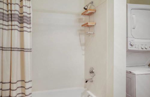 Wallingford jr 1br w rooftop nr bars SEA-639 - Photo 12