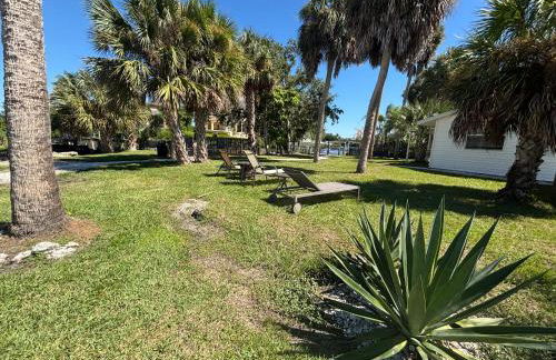 Dolphin Updated Cottage On River - 1 Mile to Beach Kitchen Washer Dryer - Foto 29