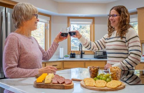 Charming Sister Bay Home Backyard Oasis & HotTub - Foto 17