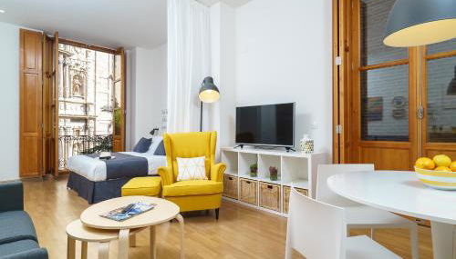 Valencia Home - Photo 3