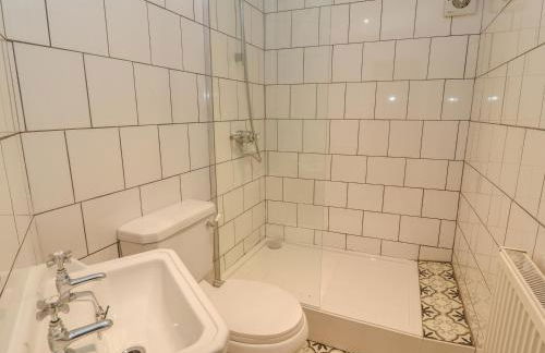 Cwmalis Hall - Photo 37