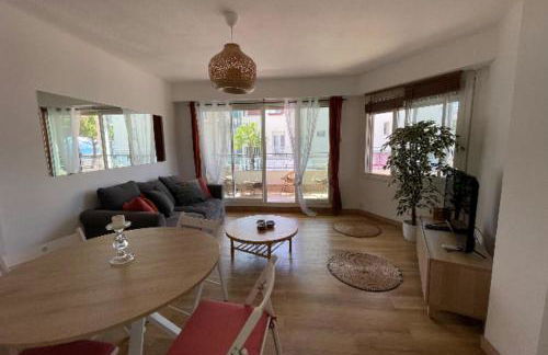 Facing the sea 2 steps from the beaches - Photo 8