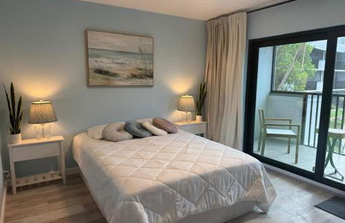 Beautiful Updates - Relaxing Views - Close to Pool - Foto 8