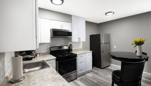 604 1 Two Bedroom One Bath with King near Main Street - Foto 3