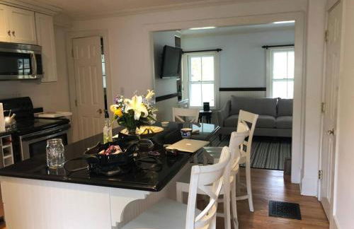 Stylish Victorian Beach House on pond - Foto 7