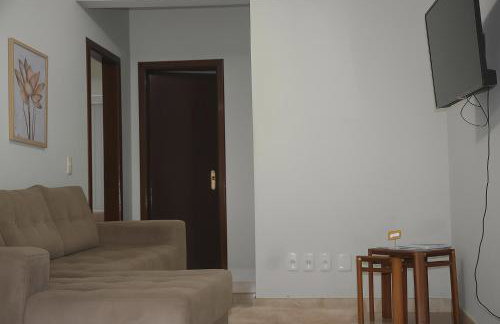 Dois quartos Cozinha completa Wi Fi Self check in com senha Central e perto de tudo a 4,4Km da Rodoviária e 15,4Km do Aeroporto Apartamento 101 - Foto 2