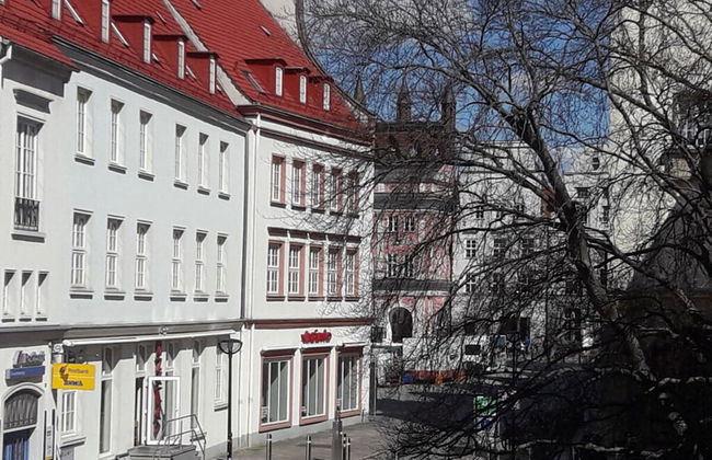 City Center Modern Retreat - Photo 21