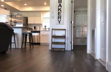 Beautiful Home across the street from Lake June! - Foto 5