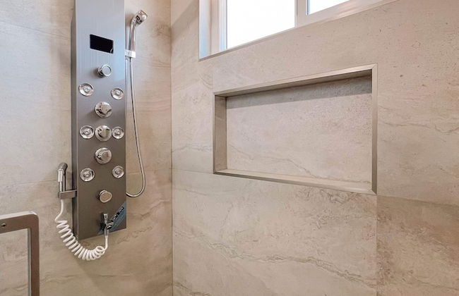 Modern Retreat With Spacious Yard & Cozy Interiors - Photo 24