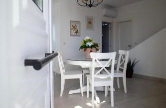 Kotinos Luxury Suites - Photo 12