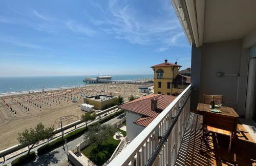 Appartamento fronte mare con terrazzo e parcheggio privato - Foto 3