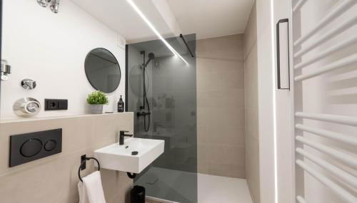 Malu Rooms - im Zentrum, Kostenloser Parkplatz, Klima, Balkon, Netflix, 24h Checkin - Foto 5, towels, Shower