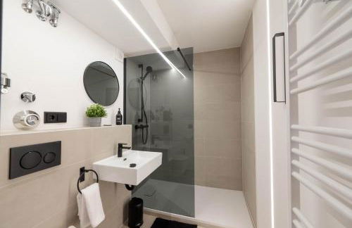 Malu Rooms - im Zentrum, Kostenloser Parkplatz, Klima, Balkon, Netflix, 24h Checkin - Photo 5