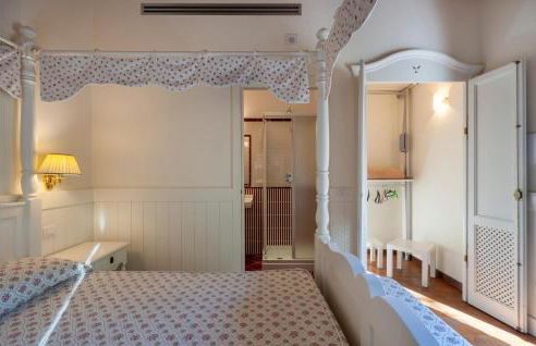 6 Bedroom Beautiful Home In Treia - Foto 29