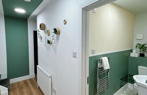 Darfield 4 Bedrooms Home 6 Beds 2 Showers Driveway Parking For Business Stays - Foto 16