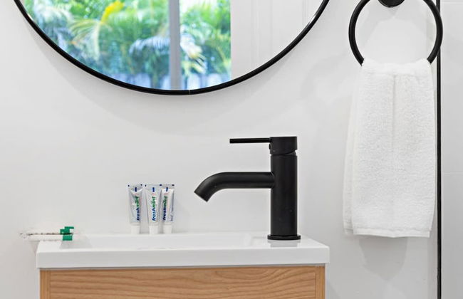 Spacious 2 BR Sailboat Bend - Photo 18