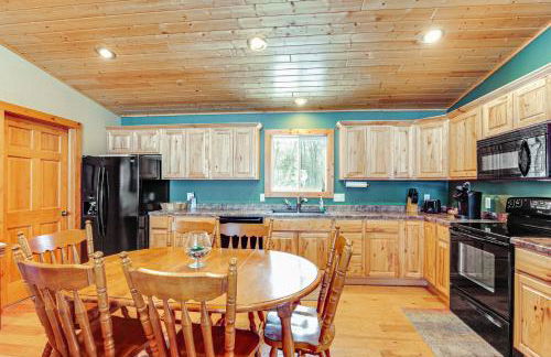 Private Dock, BBQ Ready Lakefront Fifield Home! - Foto 13