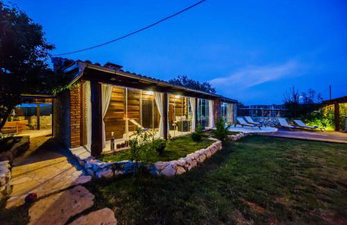 Rustic villa Radosic with indoor pool - Foto 14