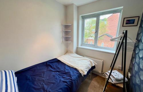 In Our Liverpool Home Sleeps 5 in 2 Double & 1 Single Bedrooms - Foto 23