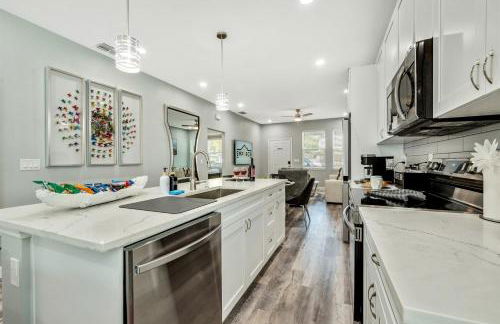 Chic Retreat-Stunning Design Cozy Fire Pit Escape! - Foto 16