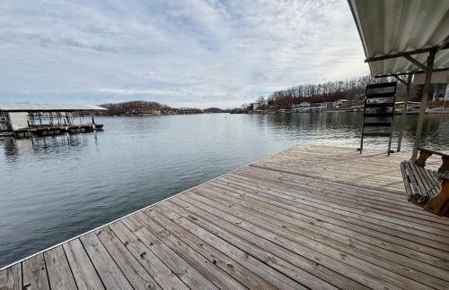 Fox's Den Your Lakefront Escape with Dock and Stunning Views - Foto 11