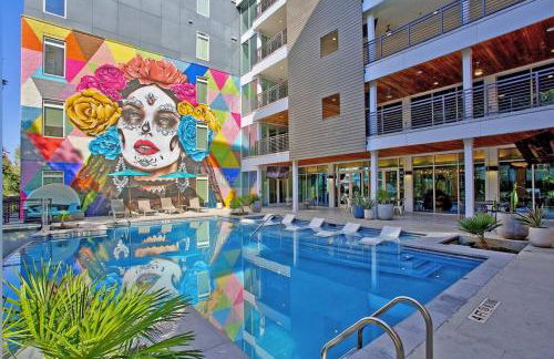 Riverwalk and Pool view Apt with King bed Infinity Pool Gym Free Parking - Foto 31
