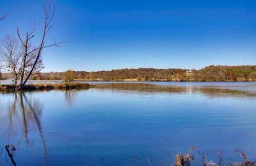 Tranquil Ozarks Studio Retreat with Woodland Views, Near Fishing, Hiking & Gentry, AR - Foto 10