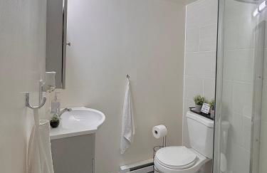 Cozy Pocono Home with a Hot Tub, Fire pit, Karaoke, Games and more! - Foto 31