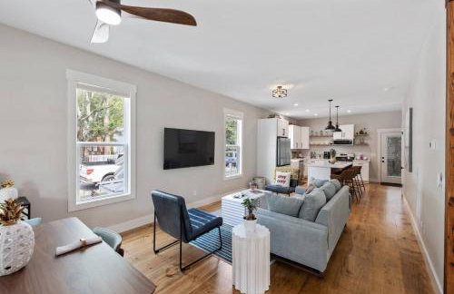 Downtown | Gorgeous | Pet Friendly! - Photo 68