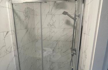 Modern 8-Room Ensuite House with Shared Lounge and Kitchen - Foto 5