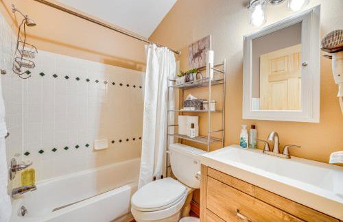 Cabin in Eleven Mile Village with Patio and Gas Grill! - Foto 12