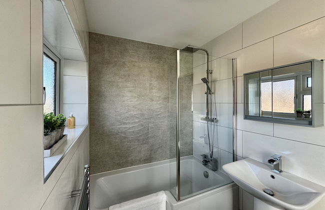 Sandringham House Serene Escape Cottage - Photo 36