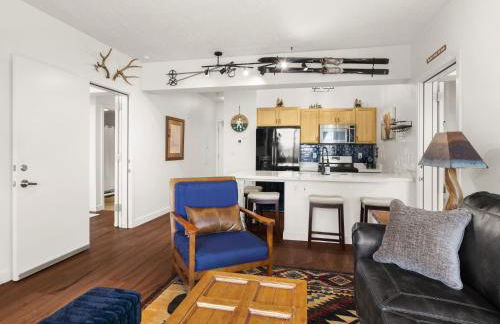 Top Floor Deer Valley Gondola Lakefront Condo- Great views - Photo 5