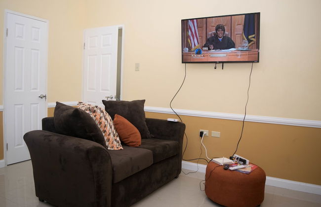 Rochester Modern Chic Apartment - Photo 18